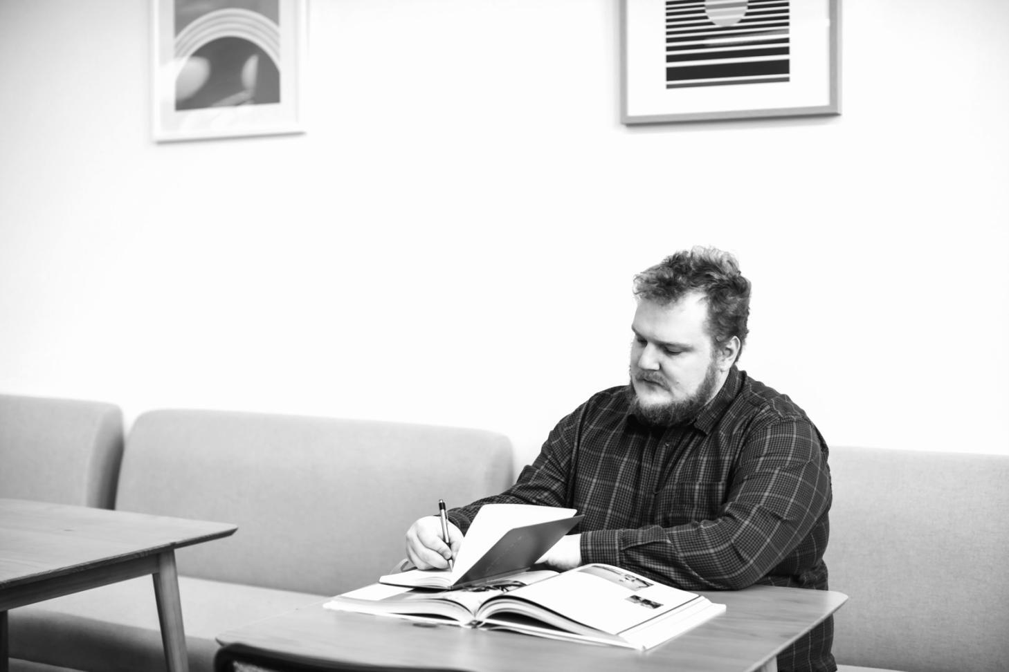 Unser erstes Büro in Bottrop, wo wir 2019 mit der Entwicklung praktischer Notfallbudget-Systeme begonnen haben